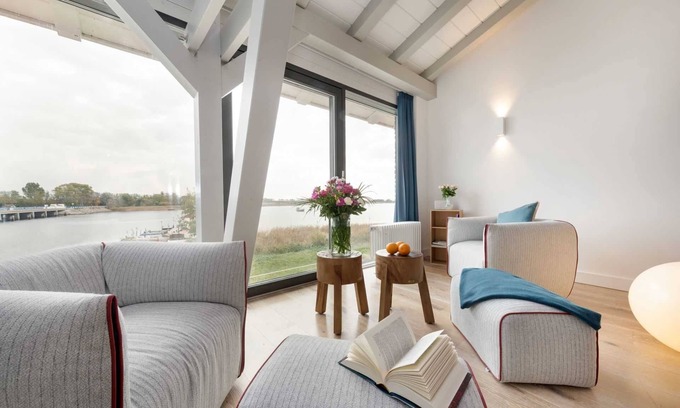 Waase House | Cozy Old Barn Retreat with Spa & Family-Friendly Amenities