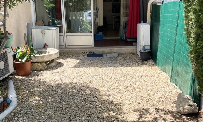 Le Grau-Du-Roi Apartment | Cozy Studio Cabin with Garden and Private Parking