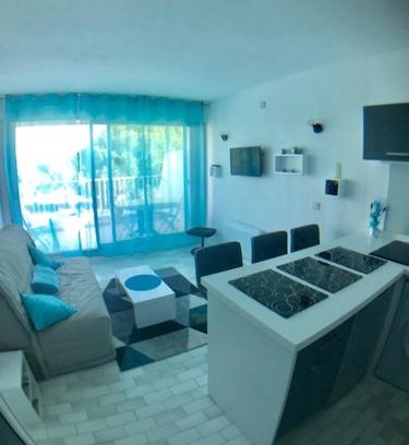 Le Grau-Du-Roi Apartment | Comfortable Studio Cabin with Port View and Private Parking
