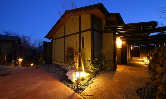 Yufuin Onsen Hotel | Discover Asagirinomieru Yado Yufuin Hanayoshi's Hot Tub Haven