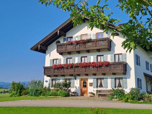 Bad Endorf Apartment | Asbichlerhof: Guest Rated 8.9, Ideal for Your Getaway