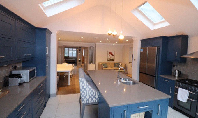 Winkfield Ski Chalet | Ascot: Four Bedroom House with Garden Office & Family-Friendly Amenities