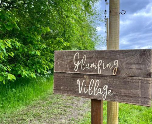 Cutnall Green House | Cozy Ash Bell Tent: Pet & Child Friendly Retreat