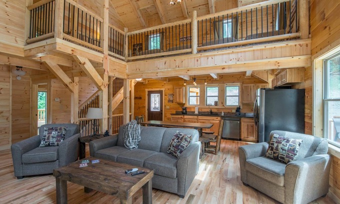 South Bloomingville Cabin | Exceptional Ash Cave Lodge with Spa and Pet-Friendly Perks