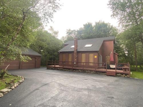 Long Pond Ski Chalet | Discover Ash Cottage: Poconos Retreat by Camelback & Kalahari