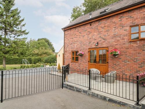 Holywell House | Cozy Ash Farm Cottage - Guest Rated 9.8/10 Experience