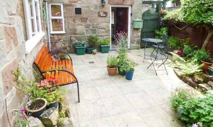 Alton Cottage | Top-Rated Ash House: Family-Friendly & Pet Welcoming Stay