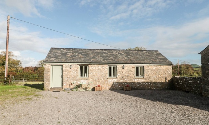Vale of Glamorgan Cottage | Discover Ash Tree Cottage: Cozy Oceanfront Getaway