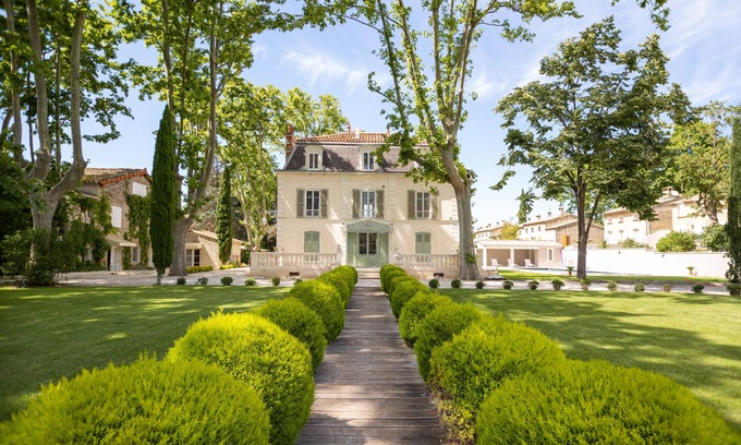 Montfavet House | Discover Ash Trees in Provence: Family-Friendly Retreat