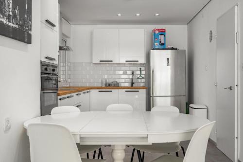 Ashdod Apartment | Modern Ashdod Skyview Apartment with Family and Pet Amenities