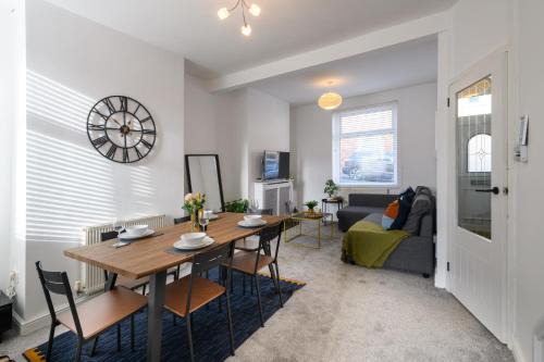 Barry House | Cozy Asher Suite by Koya Homes: Pet & Child Friendly Retreat