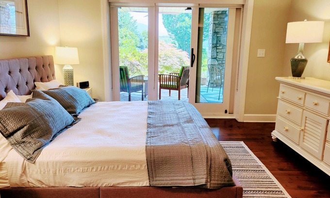 Asheville Apartment | Scenic Asheville Retreat with Fireplace and Heated Pool