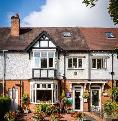 City Centre House | Discover Ashgrove House: 4-Star Stay with Breakfast Included