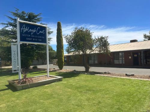 Mulwala Hotel | Relax at Ashleigh Court Motor Inn with Oceanfront Views