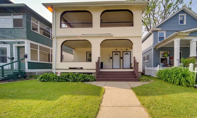 Ashtabula Apartment | Ashtabula Vacation Rental with Ocean View & Covered Balcony
