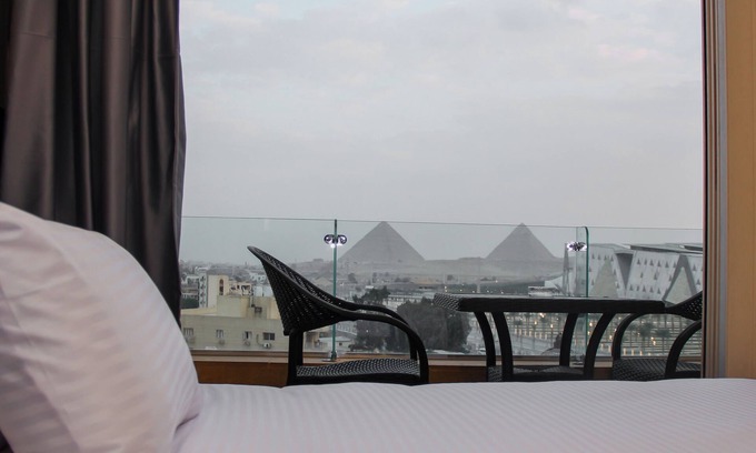 Oula Bed & Breakfast | Asia Pyramids View
