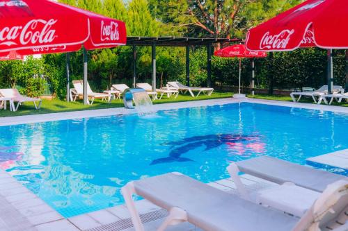 Burhaniye Apartment | Beachfront Bliss at Asil Apart Hotel with Pool & Ocean View