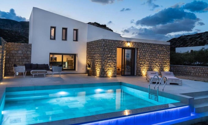 Menetai Villa | Relax at Askelinos Villas with Ocean Views & Pool Access