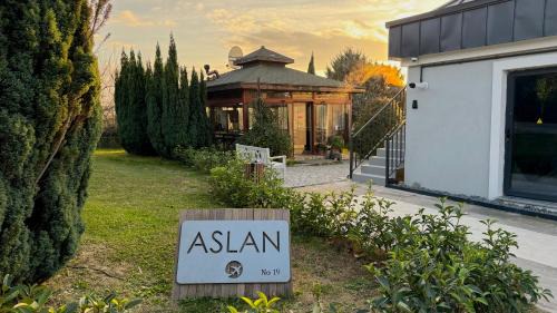 Arnavutkoy Hotel | Exceptional Stay at Aslan Airport Hotel with Pet-Friendly Perks