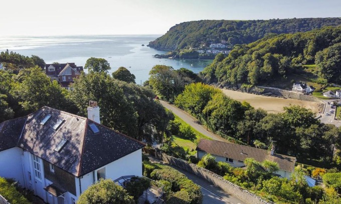 Salcombe House | Asman: Family-Friendly 4-Star Hotel with Pet Amenities