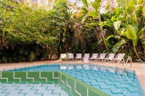 L'Antiga Esquerra de l'Eixample Apartment | Escape to Aspasios Garden Apartments with Oceanfront Views