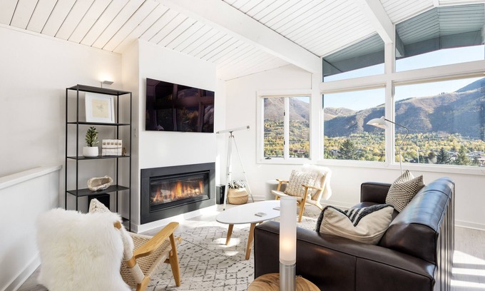 Aspen Condo | Experience Aspen Mountain: Ski-In/Ski-Out at Lift One