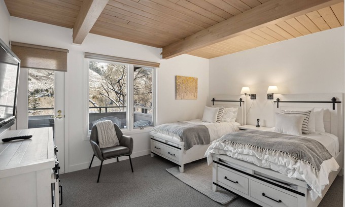 Aspen Condo | Pet-Friendly 3 Bedroom Retreat with Pool & Spa Amenities