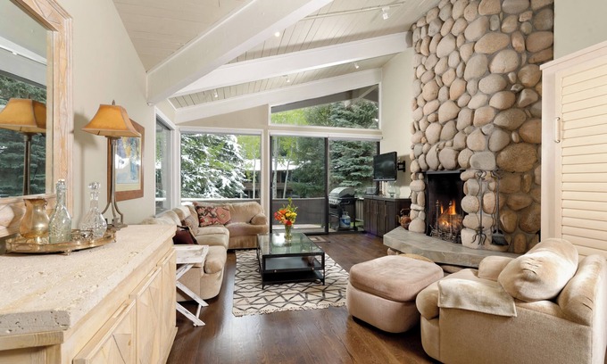 Aspen Condo | Stunning Aspen Alps 2-Bedroom Condo - Pet Friendly & Central