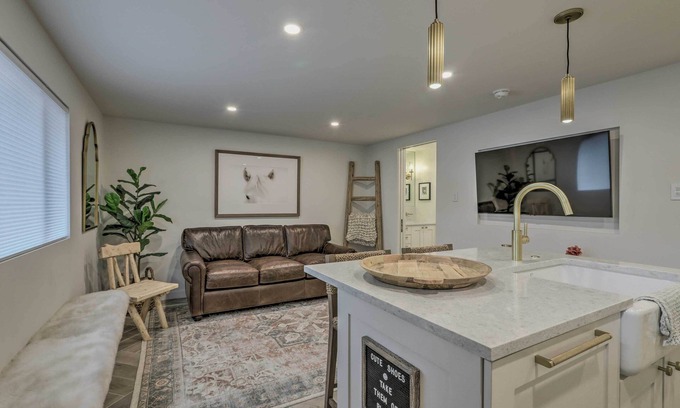 Aspen Condo | Scenic Aspen Condo with Mountain Views & Ski Access
