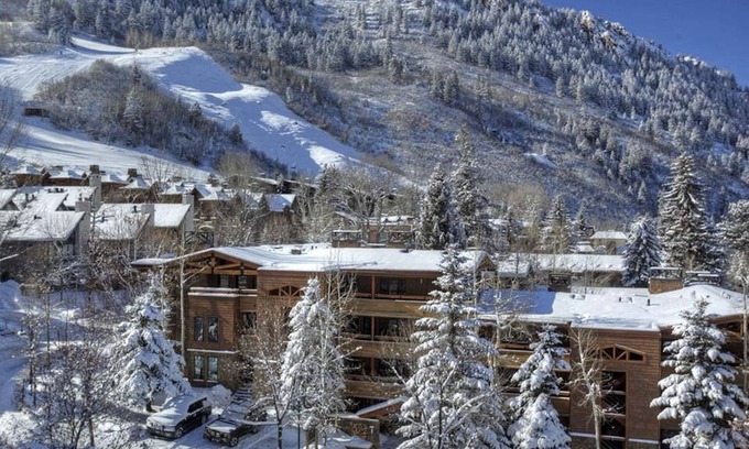 Aspen Condo | Experience Aspen CORE Luxe Apartment: Hot Tub & Gym Access
