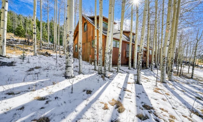 Angel Fire House | Explore Aspen Glow Guesthouse: Pet & Child Friendly Retreat
