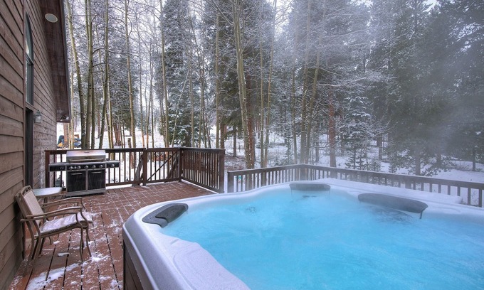 Breckenridge House | Cozy Aspen Heights Lodge with Spa and Hot Tub Retreat
