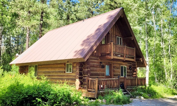 Winthrop Cabin | Escape to Aspen Hollow Cabin: Pet Friendly & Near Ski Trails
