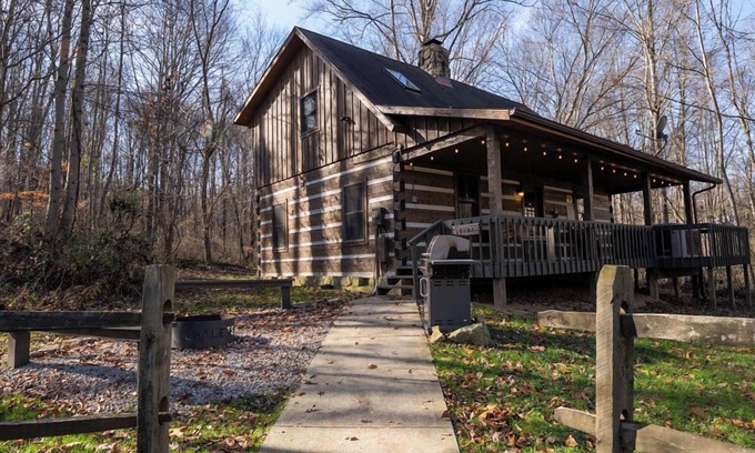Logan Cabin | Pet-Friendly Aspen Retreat with Spa & Pool in Hocking Hills