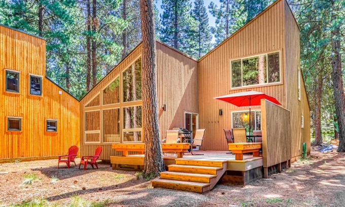 Black Butte Ranch House | Elegant Aspen House 21: Rated 10/10 with Private Pool