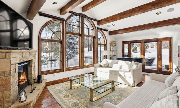 Aspen House | Aspen Paradise: Guest Rated 9.8 with Spa & Hot Tub Access