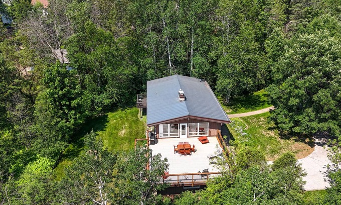 Hunters Park House | Tranquil Aspen View with Private Patio in Serene Locale