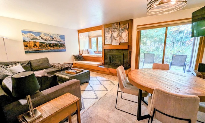 Moose Wilson Road Condo | Enchanting Aspens Condo with Ocean View & Breakfast Included