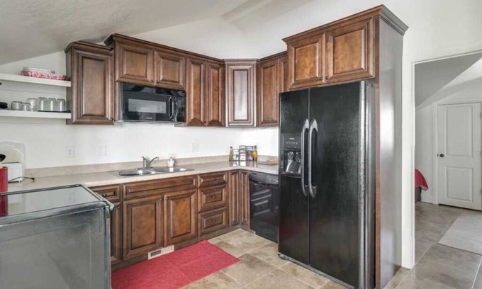 Carterville Apartment | Inviting Aspenwood Manor - Timpanogos Retreat Suites