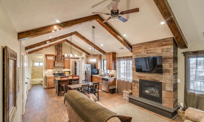 Central Business District Apartment | Inviting Aspenwood Manor: Rated 9/10 with Breakfast & Accessibility