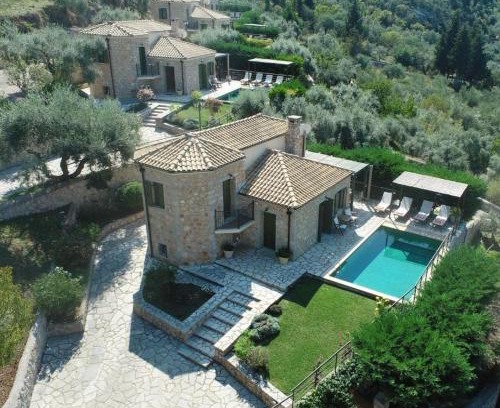 Spanokhorion Villa | Asplathia Villas: Oceanfront Retreat with Pool & Pet-Friendly
