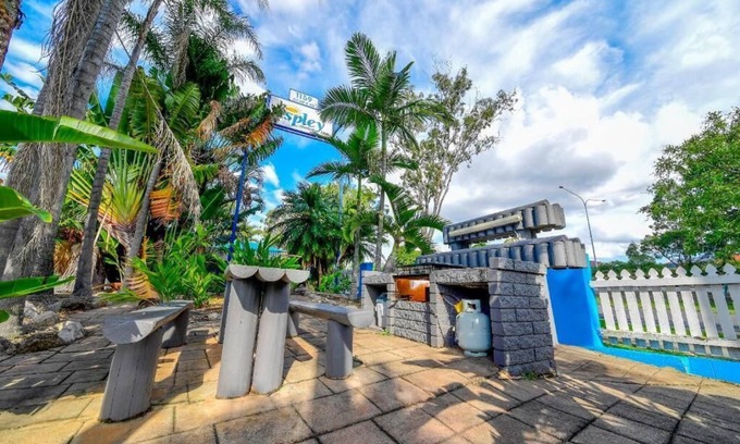 Aspley Hotel | Convenient Aspley Motor Inn with Pool & Family Amenities