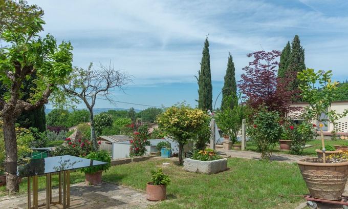 Palazzo Apartment | Cozy Assisi Green Country Apt with Kitchen & Netflix