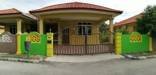 Kampung Sura Apartment | Family-Friendly AsSyifa Homestay Dungun with Great Reviews
