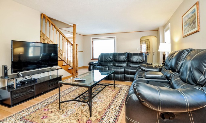 Northrup House | Cozy Aster House: 4 BR, Pet-Friendly near Mayo Clinic