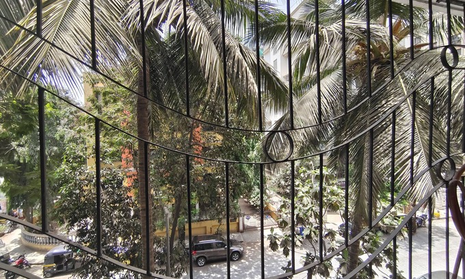 Malad East Hotel | Inviting Astha Residency: Family-Friendly with Breakfast Included