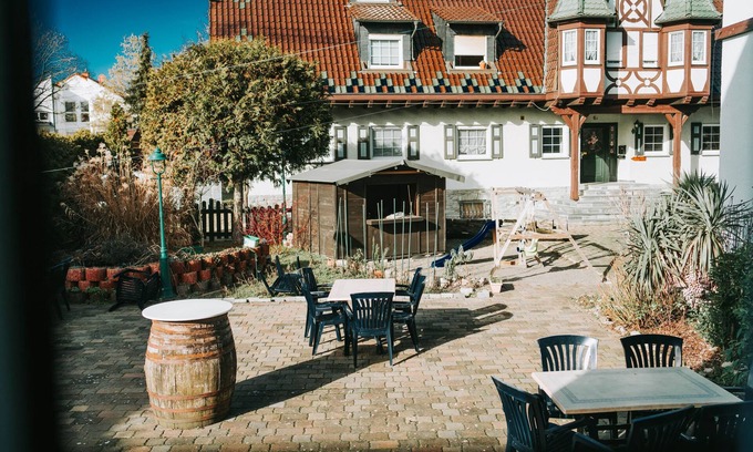 Astheim Hotel | Astheimer Schlösschen: Family-Friendly Stay with Breakfast