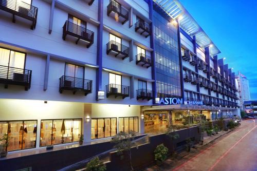 Pontianak Hotel | Discover ASTON Pontianak Hotel with Pool & Breakfast Option