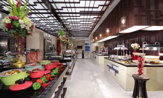 Kebagusan Hotel | Discover ASTON Priority Simatupang: Pool & Spa Retreat