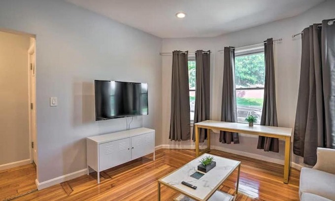 Fields Corner West Apartment | Bright 4BR Apartment with Modern Amenities - Child Friendly